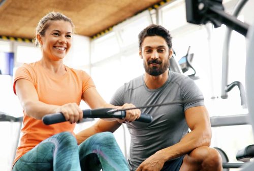 personal-trainer-helping